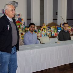 Empleados municipales envían despensa gigante al asilo, en Cuauhtémoc
