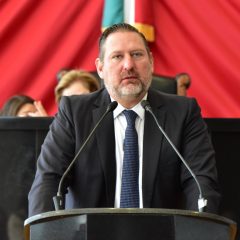 Olson responde tras manifestación LGBT en el Congreso y acusa intolerancia ideológica.