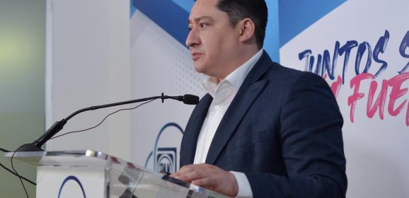 Hoy una gobernadora enfrenta una persecución por decir la verdad: Alfredo Chávez.