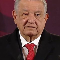 Que le pasa en el ojo al presidente ? 😧
