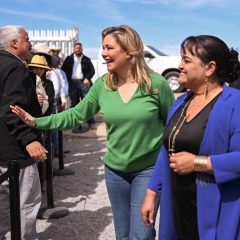 Entrega Maru Campos rehabilitación de 43 km de caminos y 54 viviendas en Satevó
