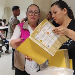 Asamblea Municipal de Cuauhtémoc realiza verificación de medidas de seguridad en documentación electoral y comienza entrega de paquetes.