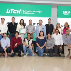 Apoya Grupo RED a 13 estudiantes de la UTCH con becas para su carrera