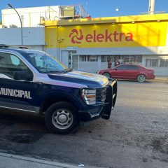 se manifiestan en tienda Elektra por acoso telefónico