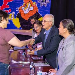 DSPM gradúa a 800 estudiantes del programa D.A.R.E.Alcalde Beto Pérez acudió a felicitar a los graduandos y hacer entrega de sus reconocimientos