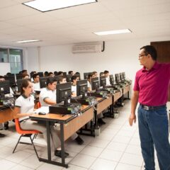 Habilita SEyD centro de atención telefónica para informar sobre espacios disponibles en preparatorias