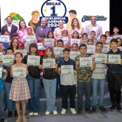Entregan Becas a la Excelencia a 50 estudiantes con promedio de 10, en Cuauhtémoc
