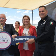 Entrega Maru Campos uniformes, equipamiento y unidades policiacas a 49 municipios