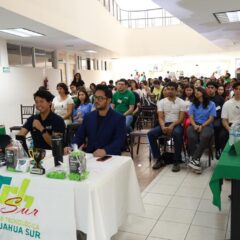 Demuestran universitarios su talento en el idioma inglés en concurso Spelling Bee