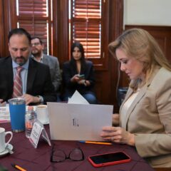 Evalúa Maru Campos estrategias para fortalecer la seguridad de las personas en situación de movilidad.