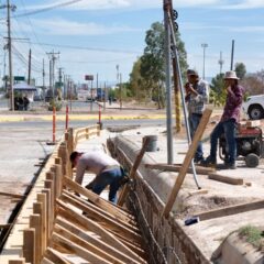 Avanza JMAS Chihuahua en reubicación de la red de drenaje en boulevard Juan Pablo II y Pacheco.