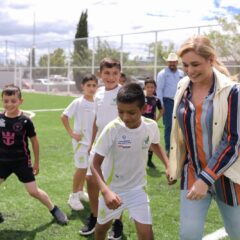 Responde Maru Campos a necesidades de educación, infraestructura y vivienda de habitantes del noroeste