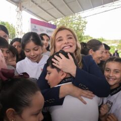 Respalda Maru Campos bolsillo de las familias chihuahuenses: entrega mochilas, zapatos y útiles escolares