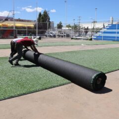 Renuevan la cancha de futbol 7 del Polideportivo “Beto Pérez Holguín”