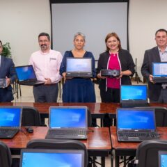 Benefician a 652 estudiantes con donación de equipo de cómputo a cargo de la ASE.