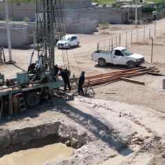 Inicia perforación de pozo en la colonia Tricentenario de Meoqui para mejorar el suministro de agua.