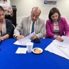Firman SEyD y SEECH acuerdos con Asociación Municipal de Padres de Familia.
