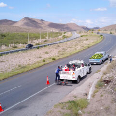 Ofrece Gobierno del Estado atención inmediata a viajeros con volantas de auxilio en la Ruta Paisano.