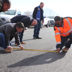 Trabaja SCOP en rehabilitación de tramos carreteros en Cuauhtémoc para mejorar la movilidad de miles de usuarios.