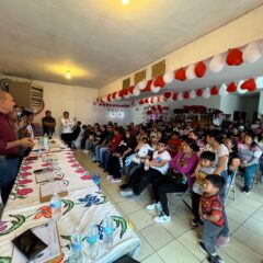 El diputado Cuauhtémoc Estrada Sotelo se reúne con la comunidad chinanteca en Ciudad Juárez para promover su cultura, en busca de mejorar sus actuales condiciones de vida.