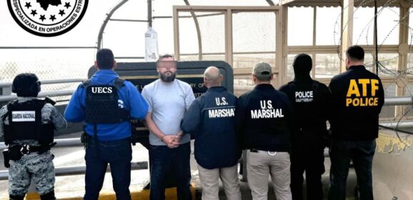 Además de ser reclamado por las autoridades de EU, se le relaciona en el intento de homicidio del Secretario Omar García Harfush