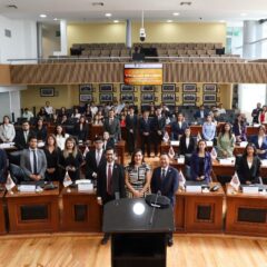 Jóvenes tienen posibilidad de cambiar Chihuahua: Joss Vega en Primer Parlamento Universitario.