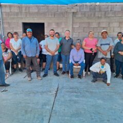 Entrega Pérez Pavía apoyo alimentarios en la comunidad de San Lucas.