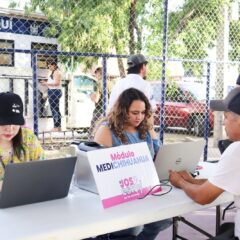 Acerca Joss Vega servicios de salud a más de 150 personas en la colonia Vallarta.