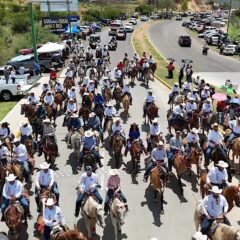 Cierra la XXX Gran Cabalgata Villista en el Pueblo Mágico de Parral con más de 8 mil jinetes.