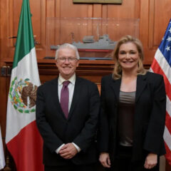 Maru Campos se reúne con el cónsul general de E.E.U.U. en Juárez.
