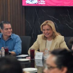 Maru Campos y autoridades del Gobierno Federal dan seguimiento a la estrategia de vacunación contra el sarampión.