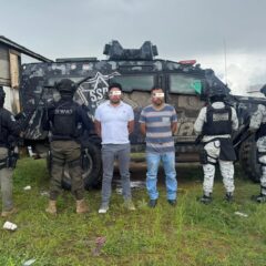 Asegura SSPE a dos sujetos en Cuauhtémoc con vehículos con reporte de robo y blindaje artesanal