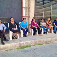 Reconocen vecinos de San Lázaro la cercanía y compromiso de Carla Rivas.