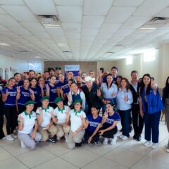 Entrega Ichijuv apoyos económicos a jóvenes en la Sierra Tarahumara.
