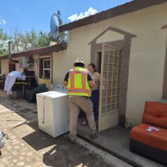Atiende Protección Civil Estatal a habitantes de Casas Grandes afectados por inundaciones.