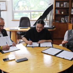 Firman Gobierno del Estado y UACH convenio para impulsar el desarrollo artístico de los estudiantes.