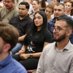 Gobierno del Estado abandera a 22 jóvenes chihuahuenses que viajarán a Taiwán para capacitarse en alta tecnología.