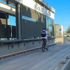 Llama Operadora de Transporte a peatones, ciclistas y automovilistas a respetar el carril confinado del Bowí