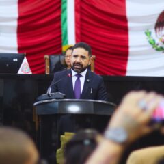 Francisco Sánchez presenta reforma constitucional para frenar regalo de petróleo a la dictadura cubana.