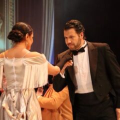 Conquista “La Traviata” al público chihuahuenses con más de 100 artistas en escena en el Teatro de los Héroes.
