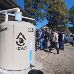 Beneficia JCAS a más de mil 200 personas con cosechas de agua en la Sierra Tarahumara.