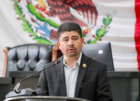 Iniciativa de Saúl Mireles da paso a la tipificación del acecho en Chihuahua.