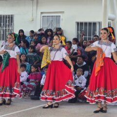 Encabezan autoridades educativas ceremonia de fin de cursos en escuelas indígenas del asentamiento El Oasis.