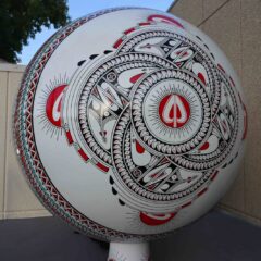 Develan esfera monumental de Mata Ortiz en Consulado General de México en El Paso