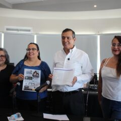 Más de 4 mil 700 docentes respaldan iniciativa de Pedro Torres para proteger al magisterio de denuncias falsas y amenazas.