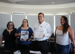 Más de 4 mil 700 docentes respaldan iniciativa de Pedro Torres para proteger al magisterio de denuncias falsas y amenazas.