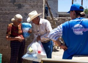 Entrega SDHyBC apoyos a 54 familias afectadas por las lluvias en Jiménez.