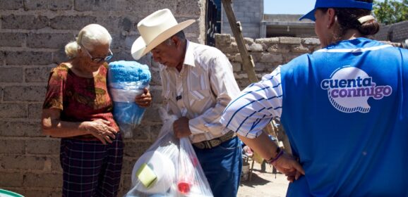 Entrega SDHyBC apoyos a 54 familias afectadas por las lluvias en Jiménez.