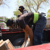 Entrega Coesvi material de construcción a 21 familias de Julimes para mejorar sus viviendas.