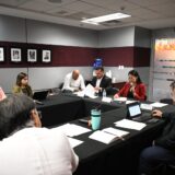 Aprueban en sentido positivo proyectos de dictamen.